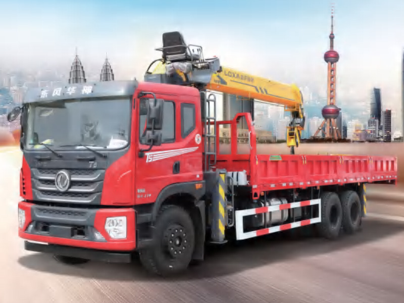 随车起重运输车